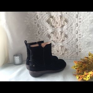 ✨Ugg✨ Women’s Bandara black suede ankle boots SZ 9